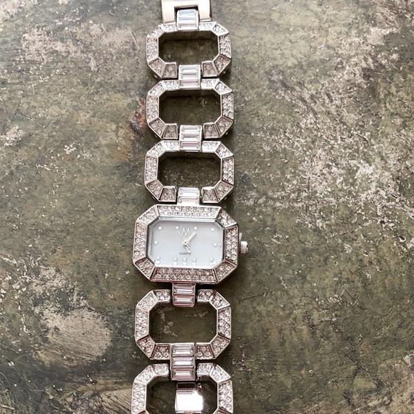 Beautiful Timepiece bracelet - Picture 2 of 9